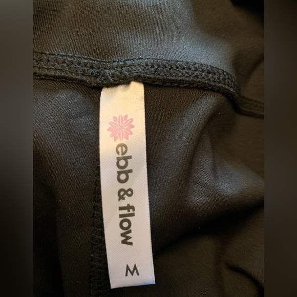 Ebb & Flow Ladies Black Leggings, size M, side pockets - Picture 3 of 3